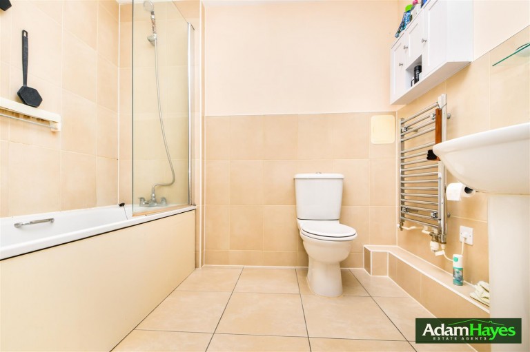 Lankaster Gardens, East Finchley N2