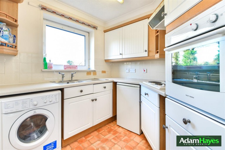 Farnham Close, Whetstone, N20