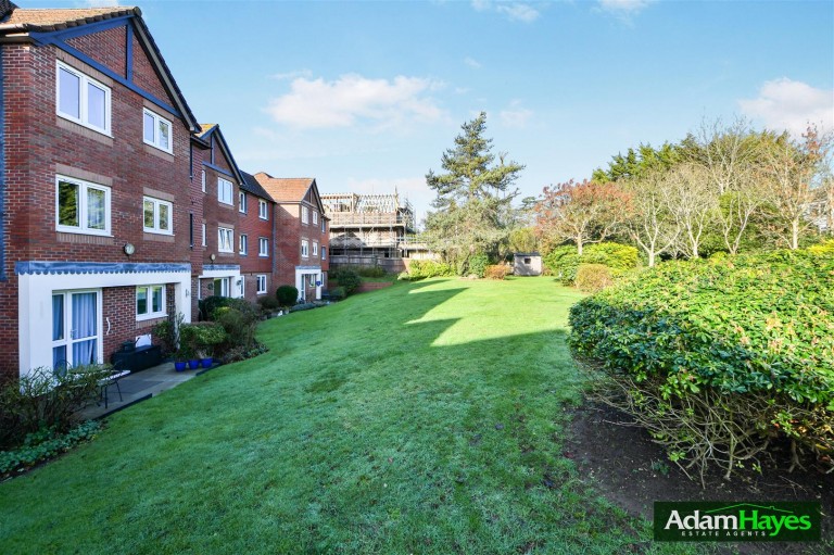 Farnham Close, Whetstone, N20