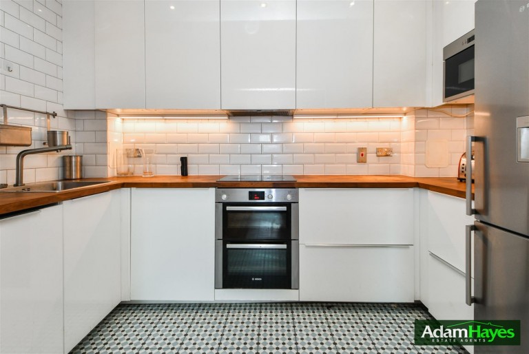 High Road, North Finchley, N12