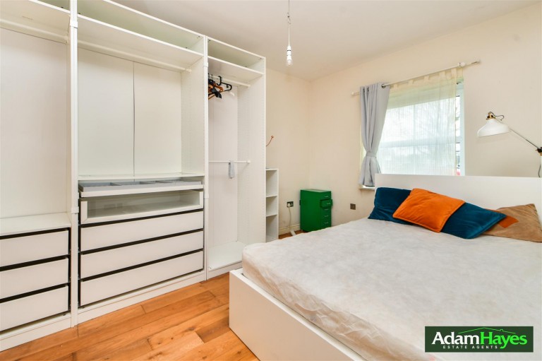 High Road, North Finchley, N12