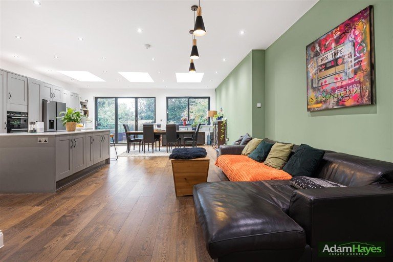 Park Crescent, Finchley, N3