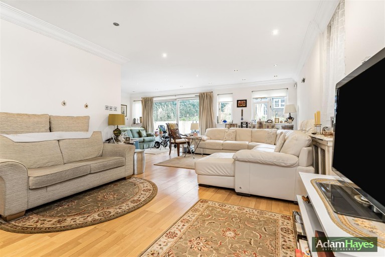 North Crescent, Finchley, N3