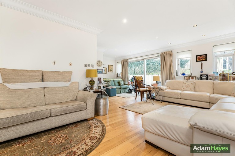 North Crescent, Finchley, N3