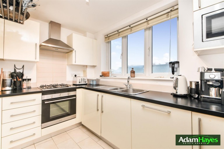 Arcadia Avenue, Finchley Central, N3