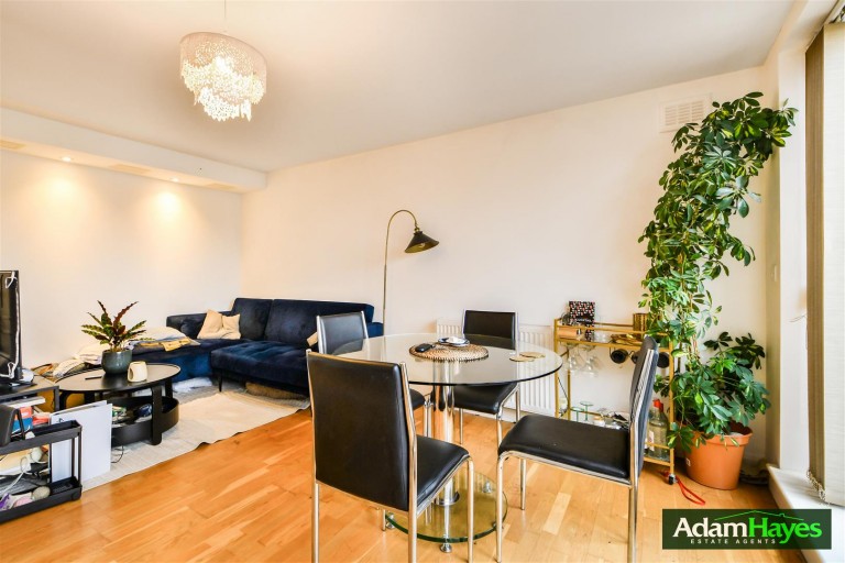 Arcadia Avenue, Finchley Central, N3