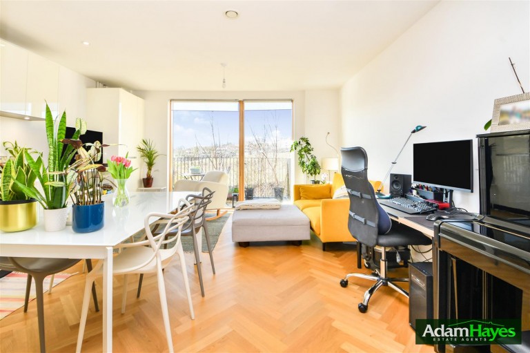 Regiment Hill, Mill Hill, NW7