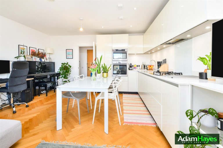 Regiment Hill, Mill Hill, NW7