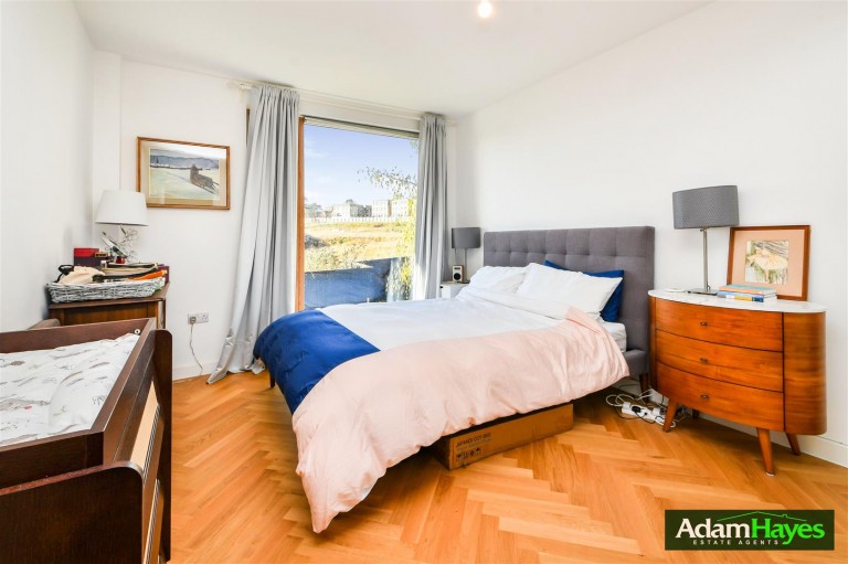 Regiment Hill, Mill Hill, NW7