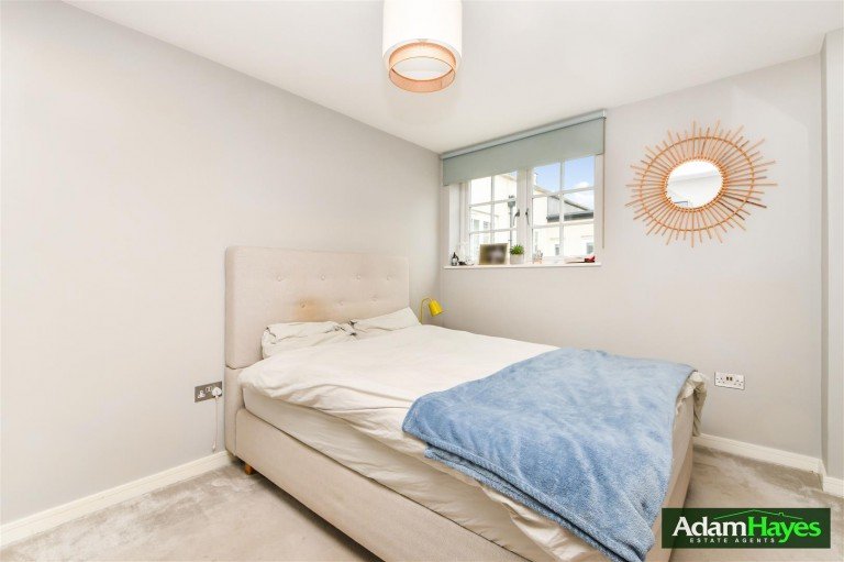 Cornwall Avenue, Finchley, N3