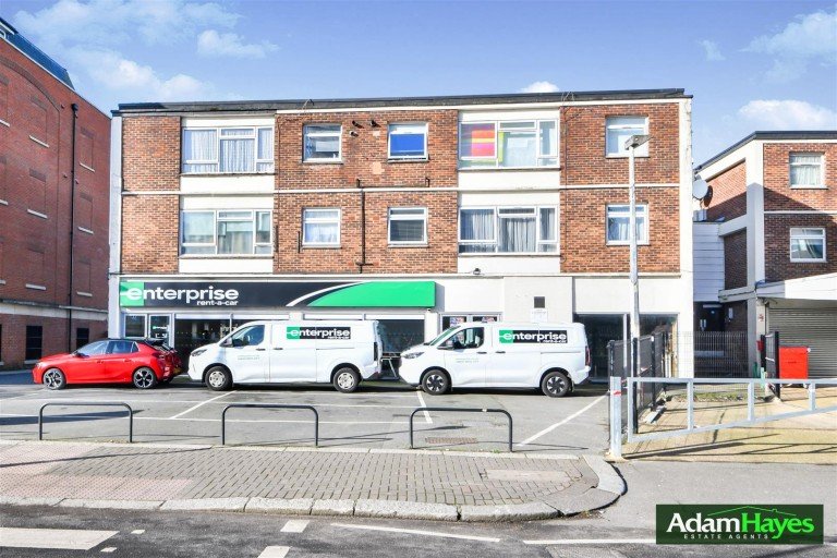 High Road, North Finchley, N12