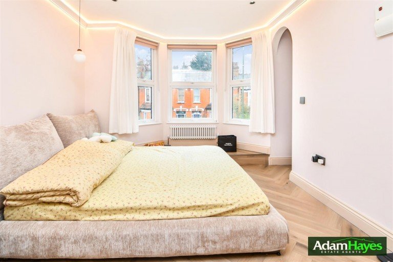 Dollis Road, Finchley Central, N3