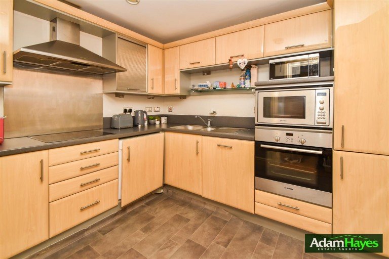 Kingsway, North Finchley, N12