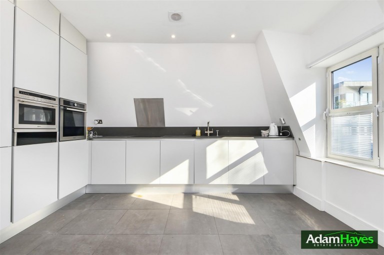 Broughton Avenue, Finchley, N3