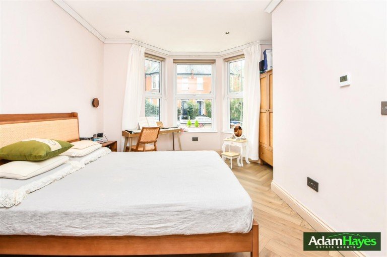 Dollis Road, Finchley Central, N3