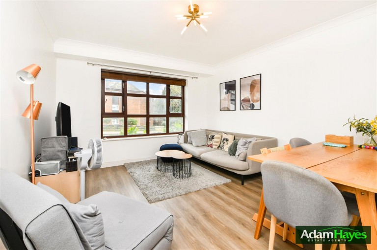 Woodside Lane, Woodside Park, N12