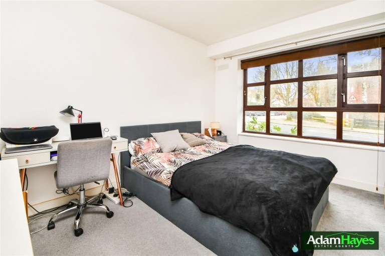 Woodside Lane, Woodside Park, N12