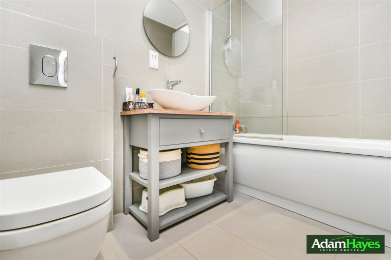 Woodside Lane, Woodside Park, N12