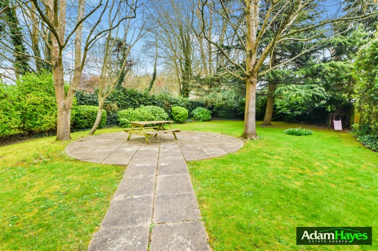 Woodside Lane, Woodside Park, N12