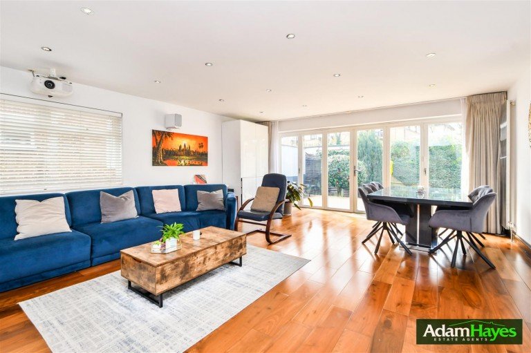 Hutton Grove, North Finchley, N12