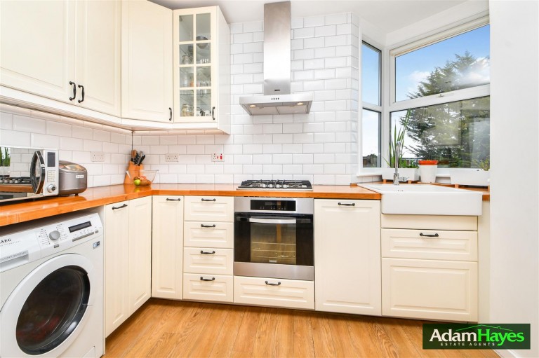 Etchingham Park Road, Finchley, N3