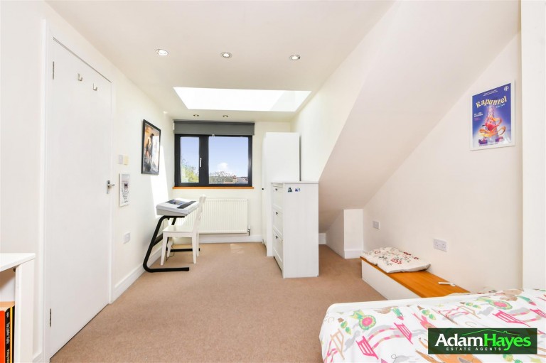 Etchingham Park Road, Finchley, N3