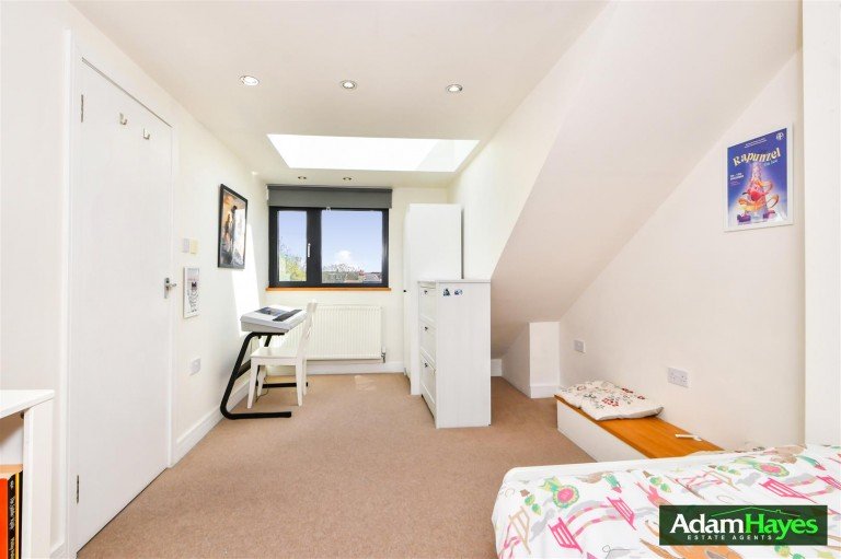 Etchingham Park Road, Finchley, N3