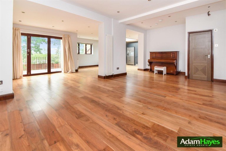 Northiam, Woodside Park, N12