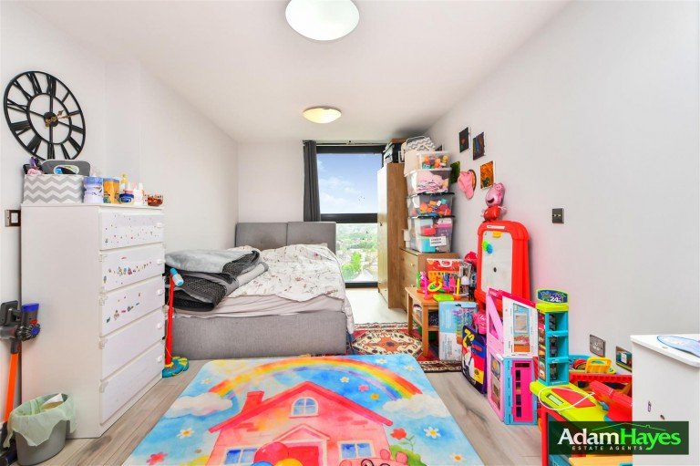 Kingsway, North Finchley N12
