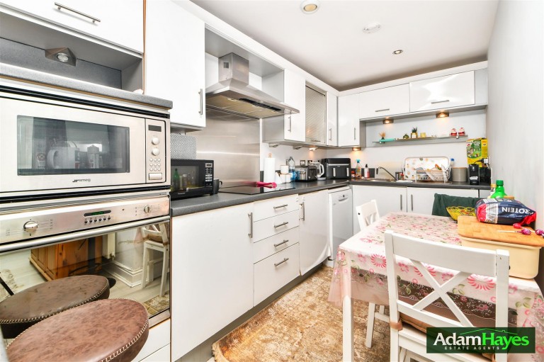 Kingsway, North Finchley N12