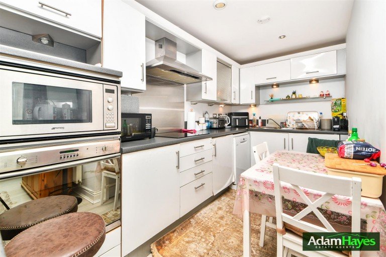 Kingsway, North Finchley N12