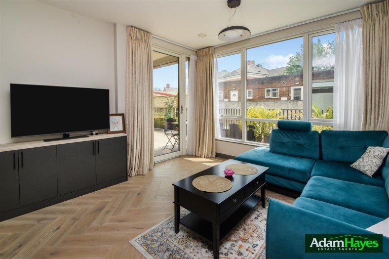 Oakleigh Road North, Whetstone, N20