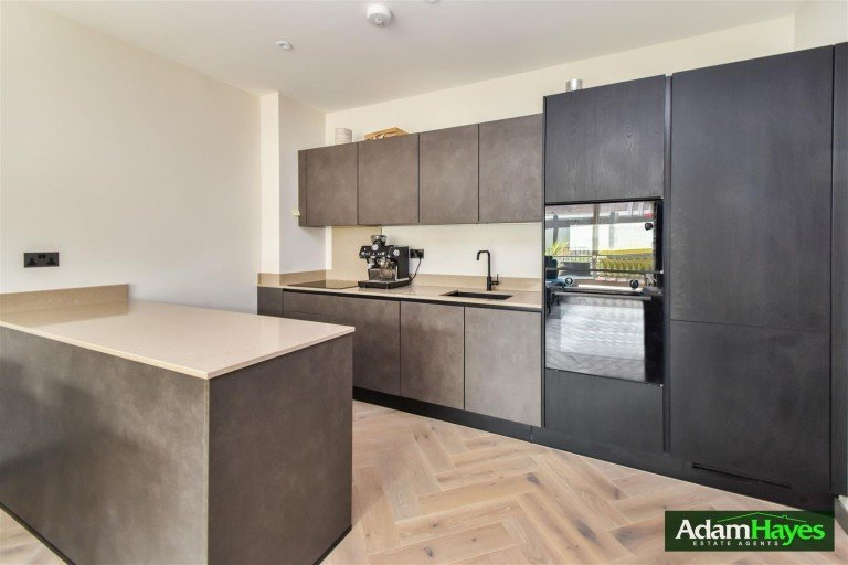 Oakleigh Road North, Whetstone, N20