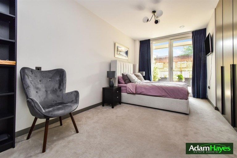 Oakleigh Road North, Whetstone, N20