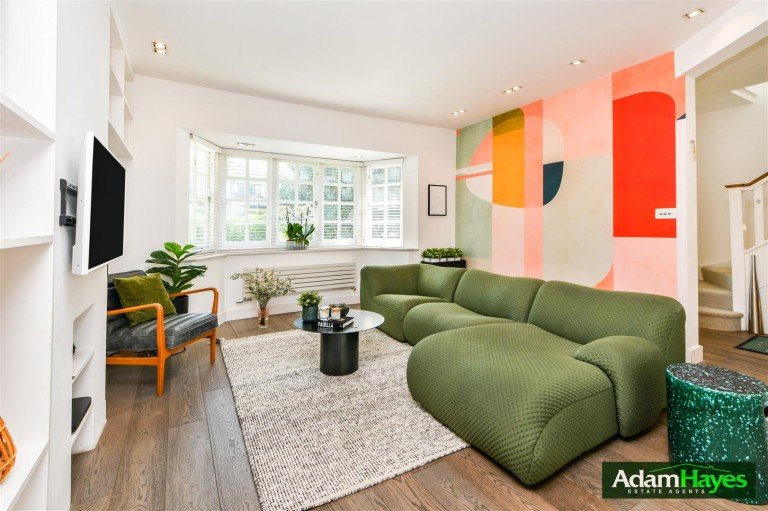 Crooked Usage, Finchley, N3