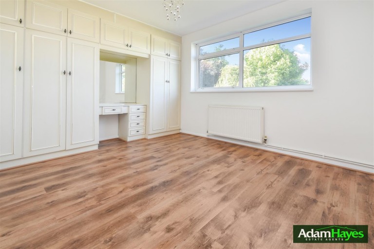 Etchingham Park Road, Finchley Central, N3