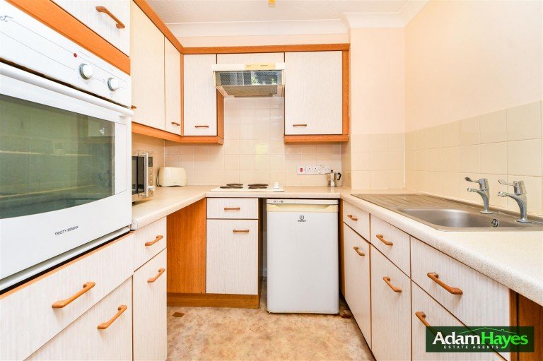 Farnham Close, Whetstone, N20