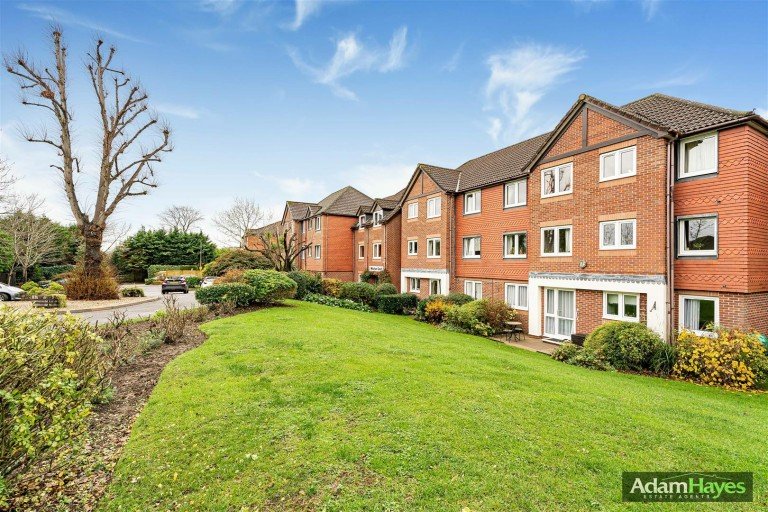 Farnham Close, Whetstone, N20